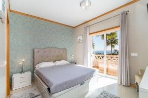 Fantastic Townhouse with Pool and Sea Views