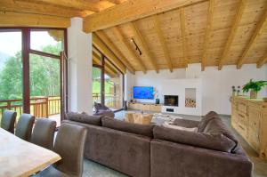 Ski-in Ski-out Chalet Maiskogel "Bergli" - by Alpen Apartments