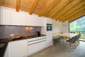 Ski-in Ski-out Chalet Maiskogel "Bergli" - by Alpen Apartments