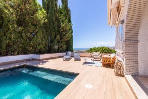 Villa con Piscina y vistas al mar