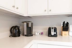 Near Historic Downtown Apex, Sleeps 8, King Bed