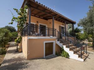 obrázek - Snug holiday home in Pagkalohori with communal pool