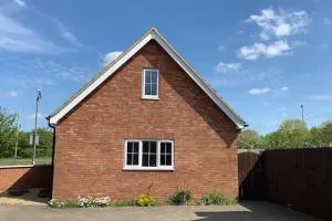 Cute 1 bedroom house with pool / ping pong table. - Astwick