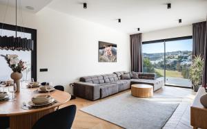 New villa for up to 12 people Golf view