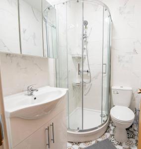 Large Cosy Property 15min from Central London