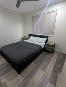 Spacious Entire 4Bedroom House in Gladstone 1 to 8 People can Stay