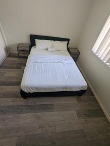 Gladstone Entire House 4 Beds 2 Baths Air-conditioned in City