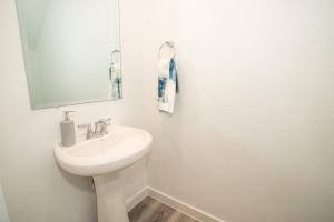 South Houston Splendor: Luxury 4 Bedroom House