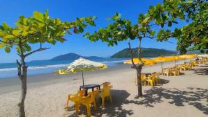 Férias à Beira-Mar Apartamento com 2 Quartos em Ubatuba