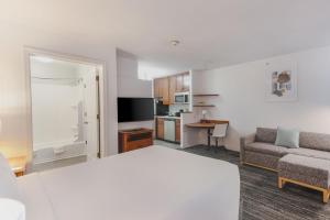 Queen Studio with Sofa Bed room in TownePlace Suites Stafford