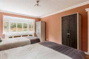 Traditional Family House Near Beach -Great Garden!