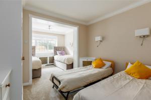 Traditional Family House Near Beach -Great Garden!