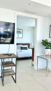 Monte Carlo Suites in Miami Beach