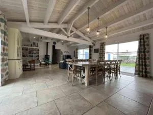 Villa spacieuse avec piscine privée, WiFi gratuit et jardin clos, à proximité de la mer et du centre-ville - FR-1-246A-279 - La Gautrie