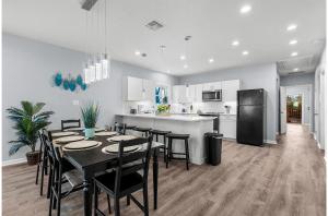 Inviting 4BR2.5BA Downtown Home with Ample Space