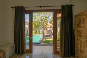 Villa Madalena 4BR Family Villa w Pool Walk to best Beach & Cafe