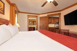 2BR Westgate Resort Sleeps 10 - Smoky Mtn Condo with Free Water Park