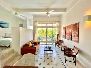 by Calamari Homes - Parque Centenario 202 walled city