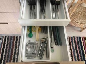 Nybyggt boende nära hav och natur.