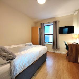 Liverpool City Centre Private Rooms including smart TVs - with Shared Bathroom