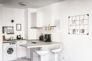 White Сozy Studio A next to the Gondola