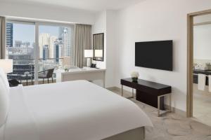 Deluxe Marina View Room, King Bed, Including direct access to Dubai Marina Mall & Marina Walk room in Address Dubai Marina