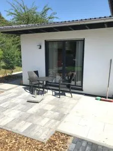 Schöne 1,5 Zimmer Wohnung mit Aussenterrasse, Nice small 1,5 room flat with an outside terrace - Vierkirchen