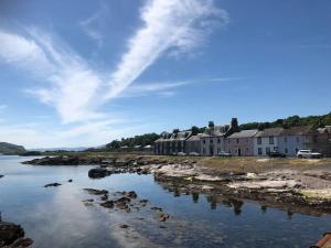 Millport Beach Apartment, Crichton St, sea views