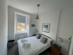 Millport Beach Apartment, Crichton St, sea views