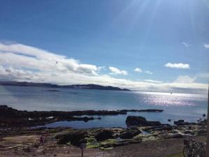 Millport Beach Apartment, Crichton St, sea views