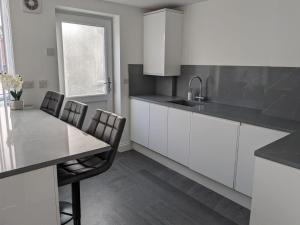 Luxury room in 2 bed Apartment