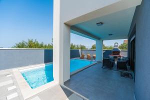 Villa Valy with heated pool