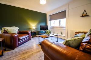 Woodcock House 3 Bedrooms Workstays UK