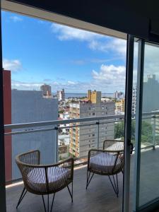 DEPARTAMENTO CENTRICO DE LUJO CON PISCINA Y COCHERA