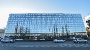 Prymasa Tysiąclecia 83A Free Garage by Perfect Apart