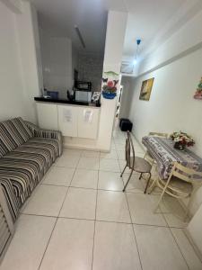 Flat Vista Mar 109 - Praia do Morro - prédio frente Mar - varanda com vista mar - elevador - atravessou a avenida, ja esta na Praia - internet - com garagem para carro pequeno