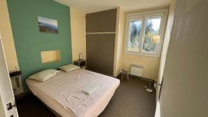 Appartement EST classé 3 étoiles au 1er étage dune maison avec jardin dans un quartier calme