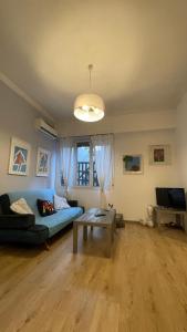 Cozy apartment ideally located city center and Megaron Moussikis metro station