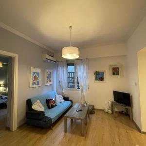 Cozy apartment ideally located city center and Megaron Moussikis metro station