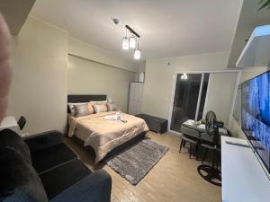 Cozy Studio with Queen Size Bed in Araneta Quezon City