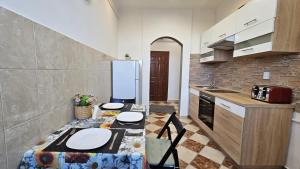 Lovely central apartment with free parking, Központhoz közeli 3 szobás lakás