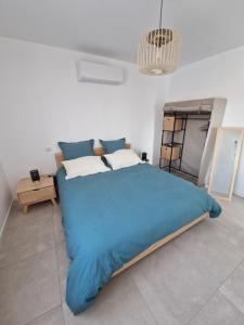 Terre de Crussol - Gite 3 étoiles en Ardèche, avec piscine et clim, 2-4 personnes