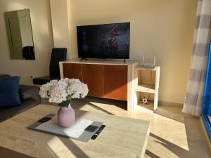 2 bedrooms sea and pool view apt in Duquesa Golf & Gardens Manilva