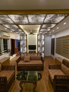 Grand Villa Houseboat