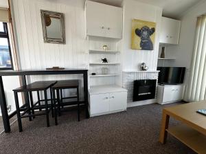 Bunnahabhain 5 - Farm Stay - Stunning sea and rural views