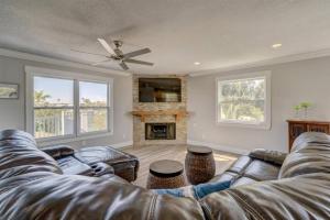 Beauty & the Beach for Lovers of Fun, Work, Beach