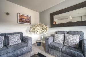 St George Court, Spacious 2BR Apartments, City Centre, Self Check In, Parking, By DerBnB