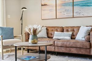 ! Top Location ! Large Family Beach House featuring Backyard Pool, 5 Min Walk to Miramar Beach, Yard & Patio, Pets Welcome, Fast WiFi