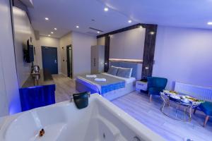 Deluxe Double Room with Balcony room in MEROS HOTEL