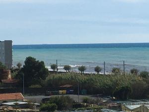 Appartamento - terrazzo vivibile vista mare, wi-fi e box gratuiti